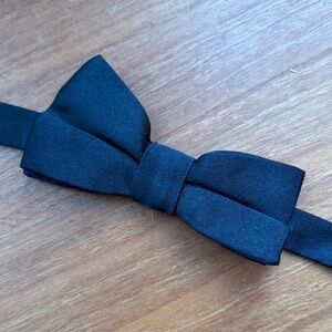 Valentino Elegant Silk Black Bow Tie